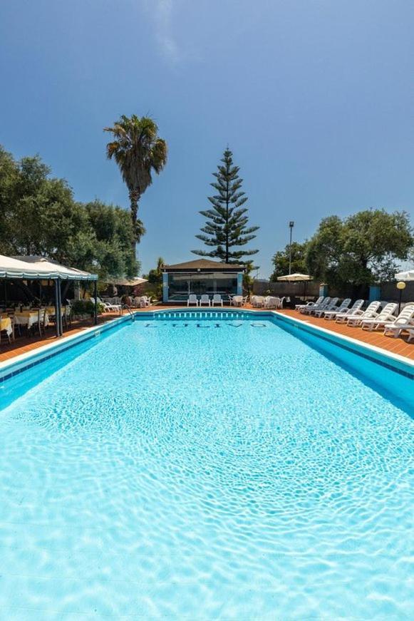 Hotel L'Ulivo Girasole Buitenkant foto